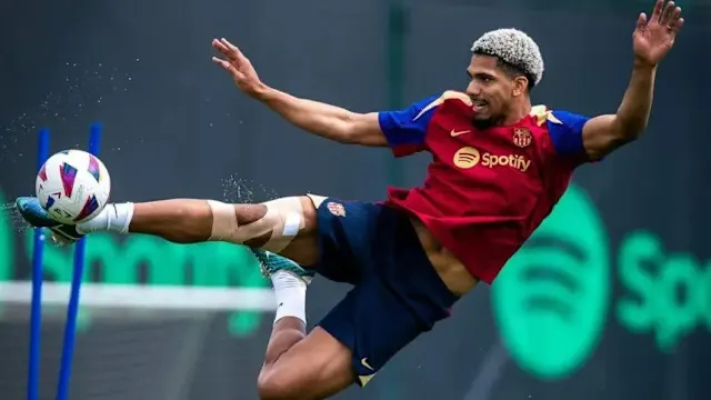 Barcelona đối mặt quyết định khó khăn: Bán Araujo để chiêu mộ Nico Williams?