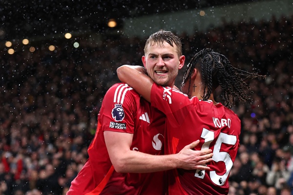 Manchester United: De Ligt dẫn dắt hàng thủ trẻ hướng tới tương lai rạng rỡ