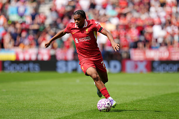 Rio Ngumoha: Thần đồng 16 tuổi với giấc mơ Quả bóng Vàng tại Liverpool
