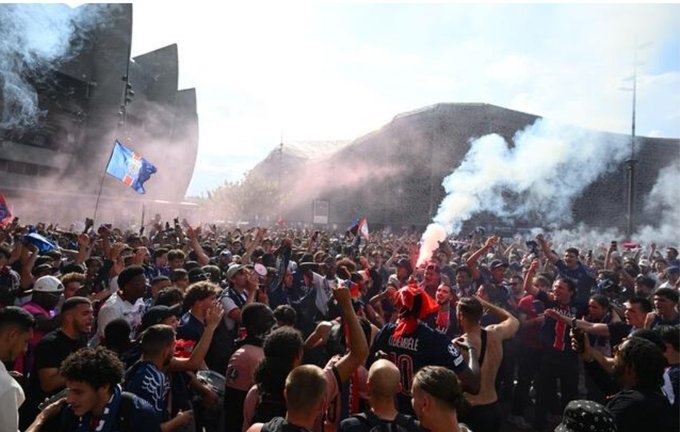 PSG vô địch thế giới: Sôi động ở New York, trầm lắng ở Paris
